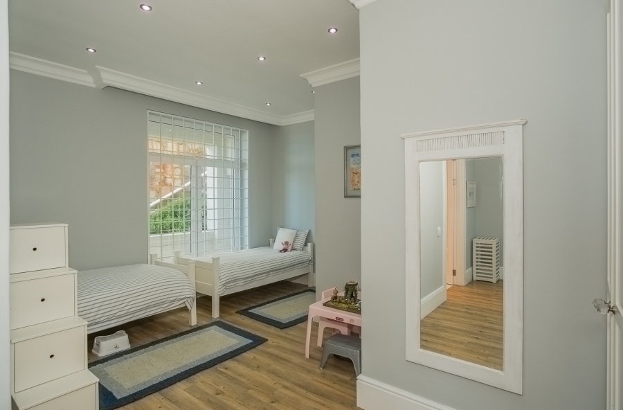 7 Bedroom Property for Sale in Cairnside Western Cape